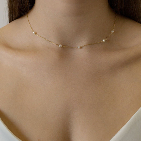 spaced out pearl necklace