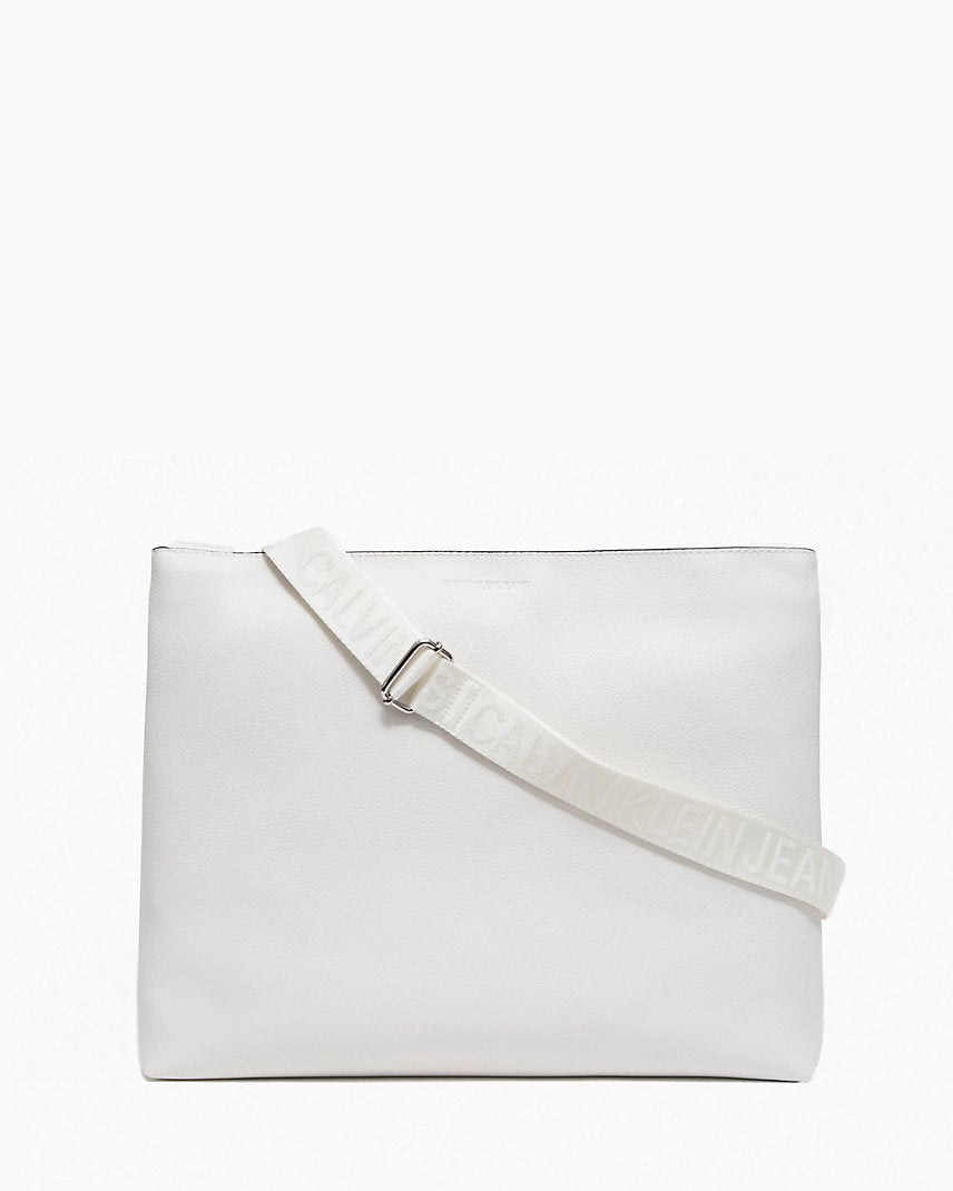 plaag Geometrie terugtrekken Calvin Klein Ultralight Micro Pebble Hobo Bag – FashOnFire