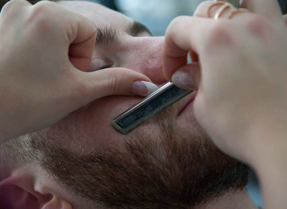 カミソリ負けするメンズ必見 髭剃りで肌荒れや出血を防ぐ方法7選 Menk Shop