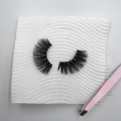 How to clean your false eyelashes