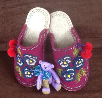 Penny Green made these amazing Joe's Toes slippers and this little bear which is her own design. 