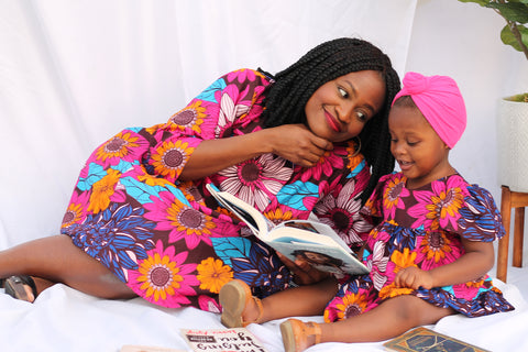 Elisamama - mom reading to daughter