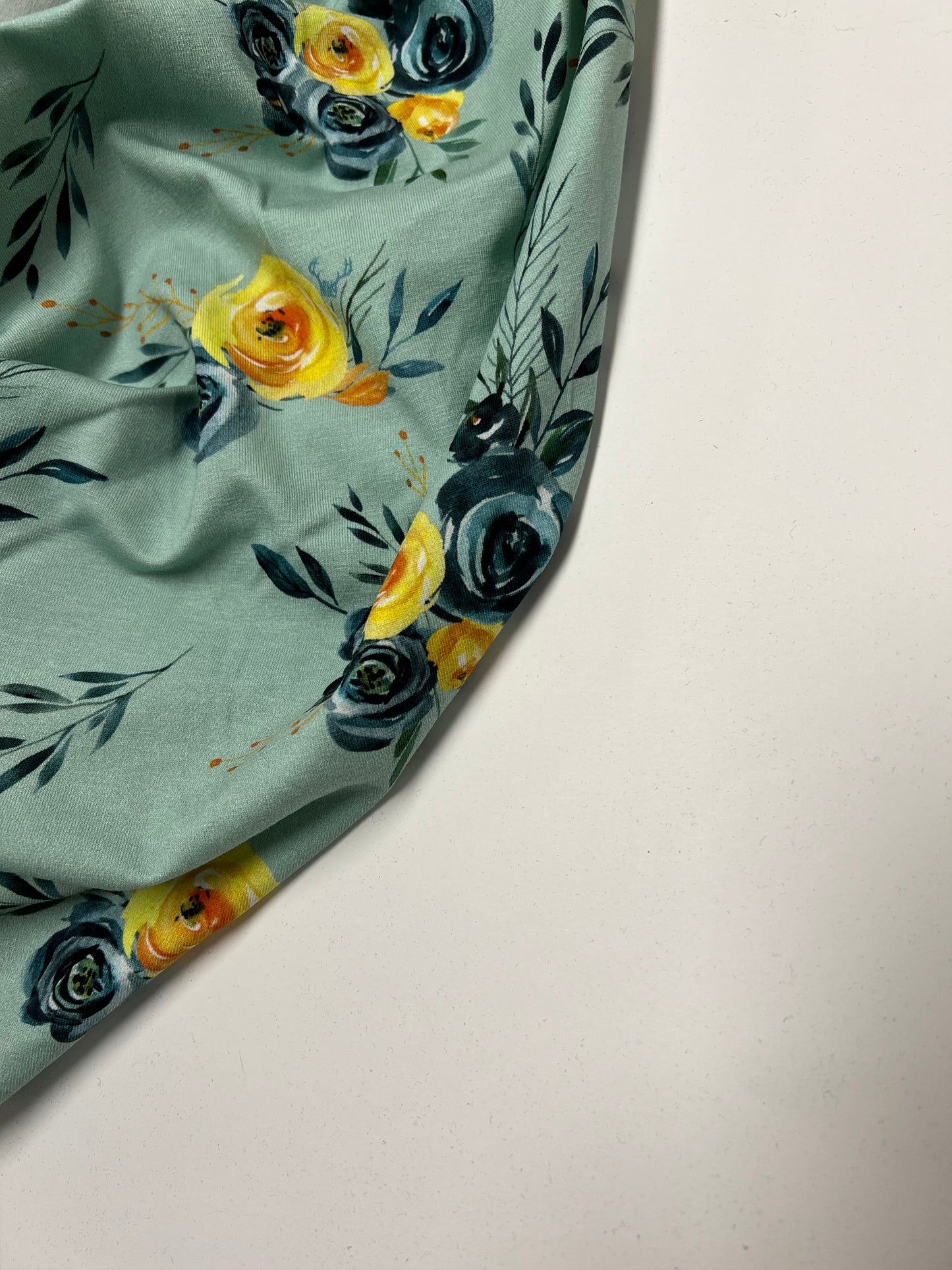 FLEURS TURQUOISE ET JAUNE - tissus jersey coton spandex bio (au mètre)