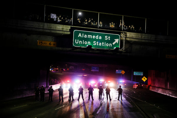 Trump Protesters clash with Police on the 101 Freeway (Marcus Yam LA Times via Getty Images)