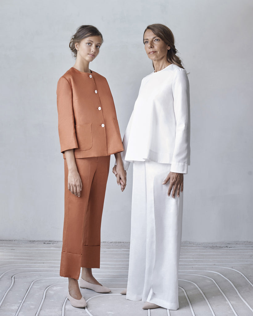 Mom • Front dress shirts, Flared trousers Daughter • Shirts jacket, Cuff cropped trousers