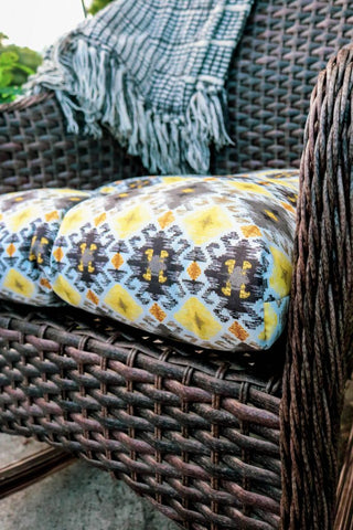 outdoor furniture, cushions, throws