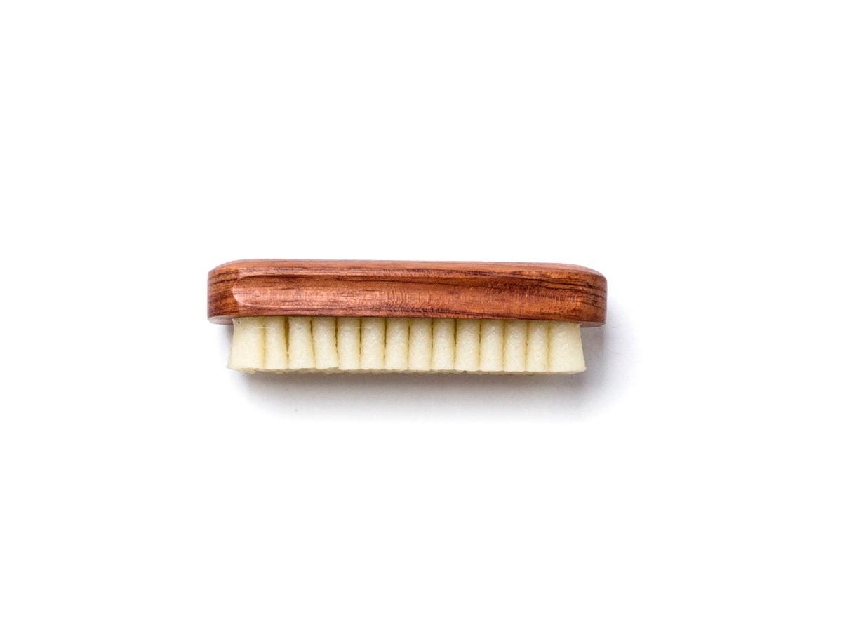 suede crepe brush