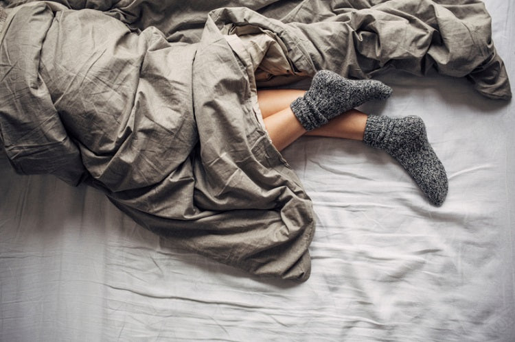 Manfaat Memakai Kaos Kaki Saat Tidur