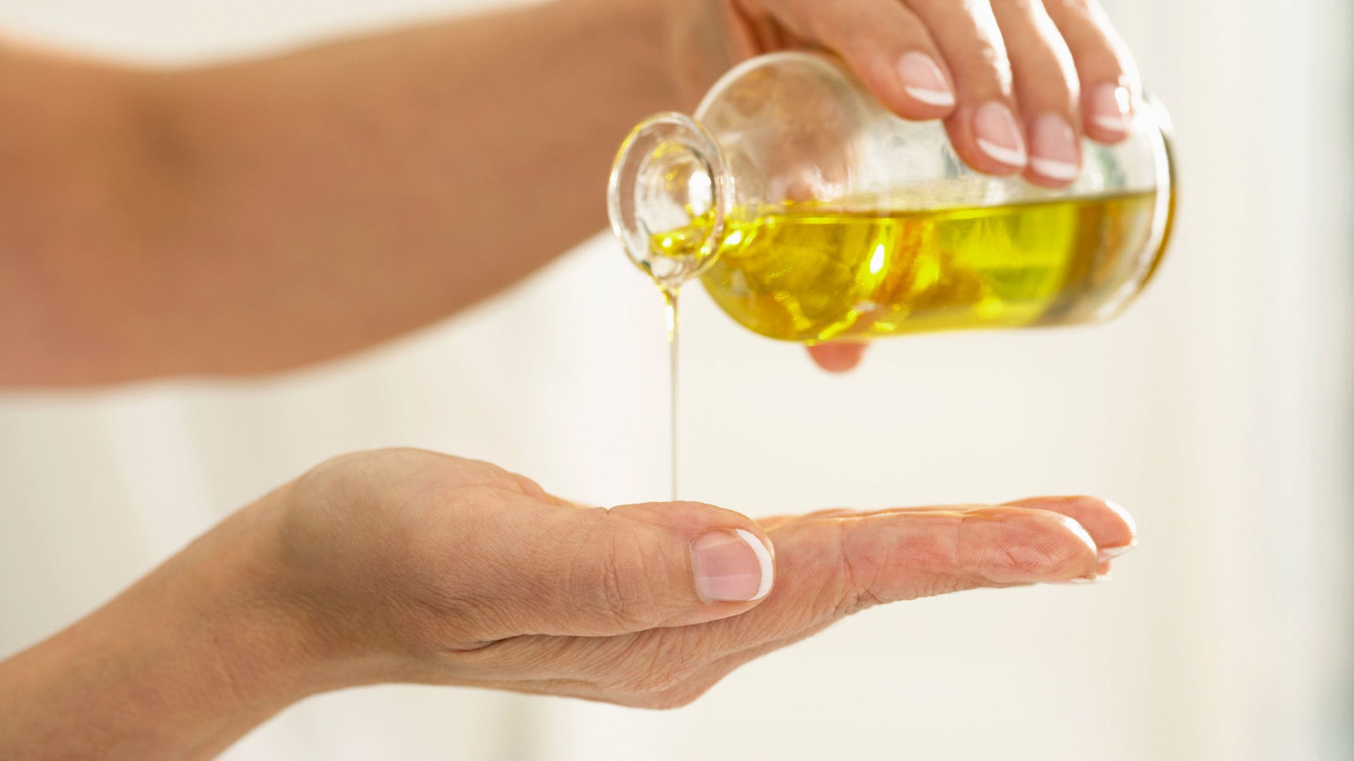 7 Alasan Mengapa Anda Harus Mulai Menggunakan Face Oil