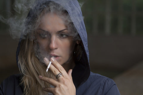 Rūkimas, moteris rūko