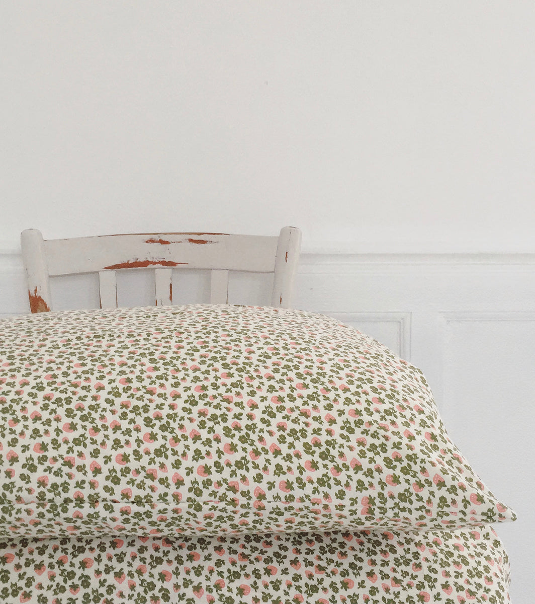 Jordbær sengetøj voksen finenord