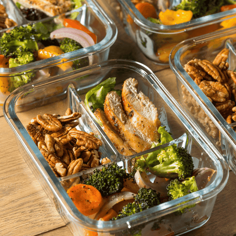 picture of healthy meals prepped in a glass container