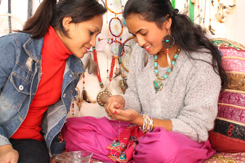 making nepal glass bead bracelets fair trade