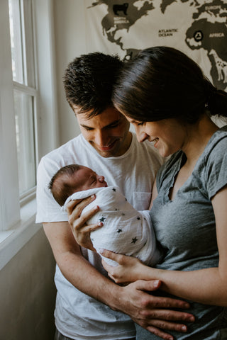 Entspanntes Familienshooting mit Baby