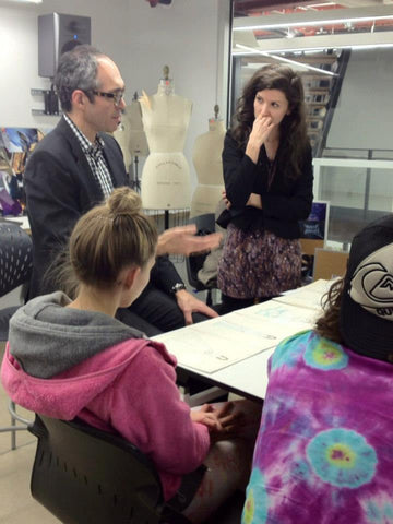 John Wind discussing jewelry and accessories with Drexel University Students