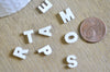 Pendentif nacre blanche lettre, pendentif alphabet,coquillage blanc,coquillage naturel,création bijoux,11mm,1 trou G4545