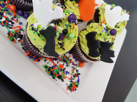 Halloween Cupcakes with mini bats, mini ghosts and mini pumpkin fondant toppers