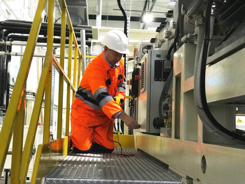 edc engineer repairing a variable speed drive on site 