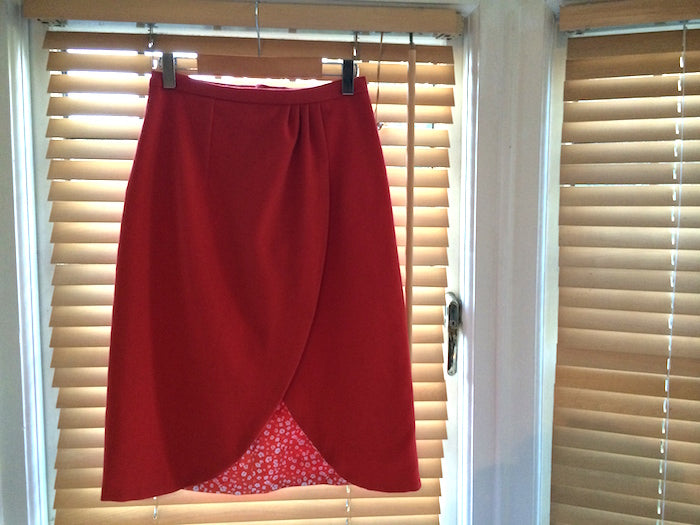 Pattern hacking Kim - A fully lined faux-wrap skirt