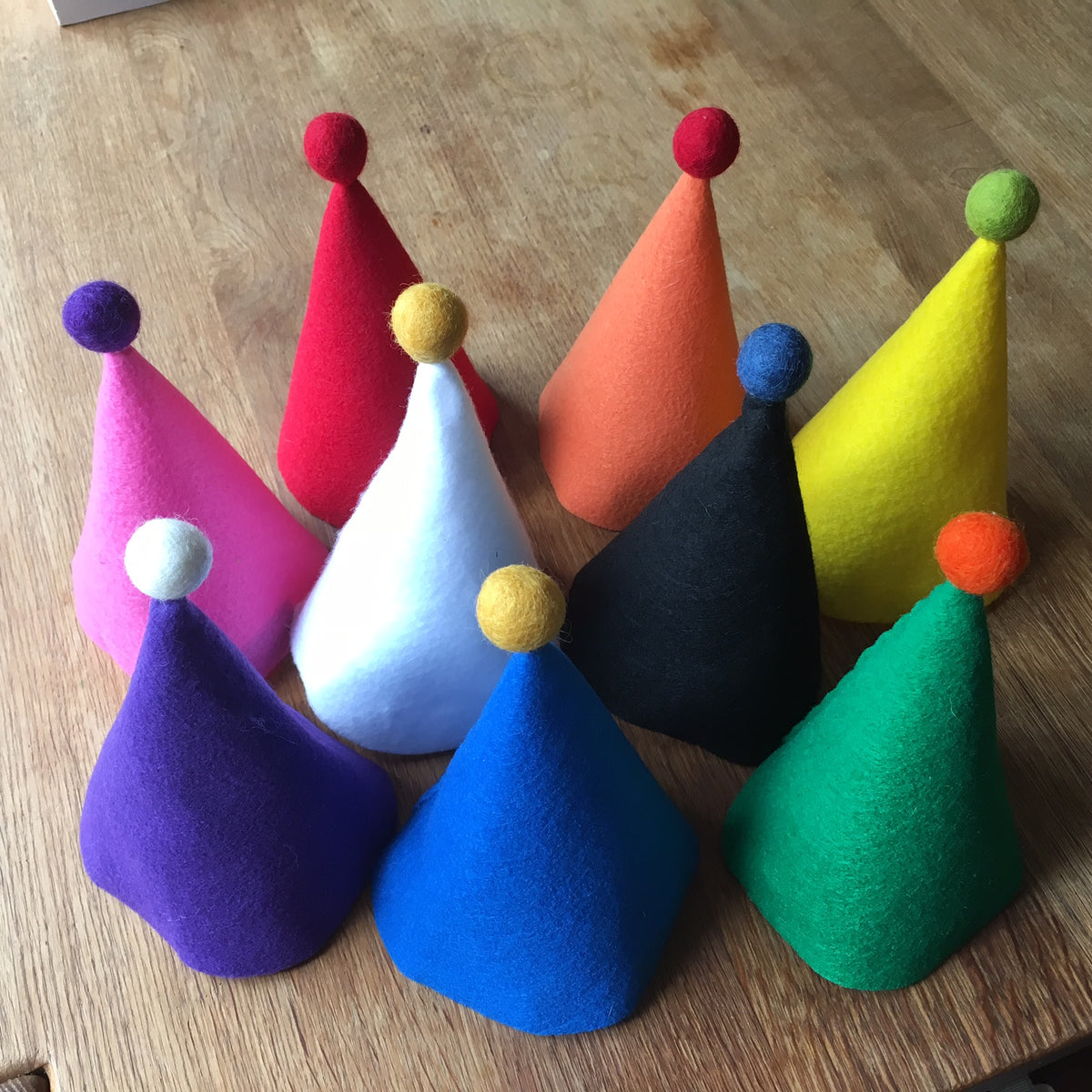 how-to-make-simple-diy-felt-party-hats-luftmensch-designs