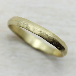 Knife Edge Ancient Texture Band in 18k Yellow Gold
