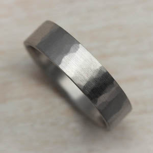 Hammer Texture Flat Men's Wedding Band in Palladium 