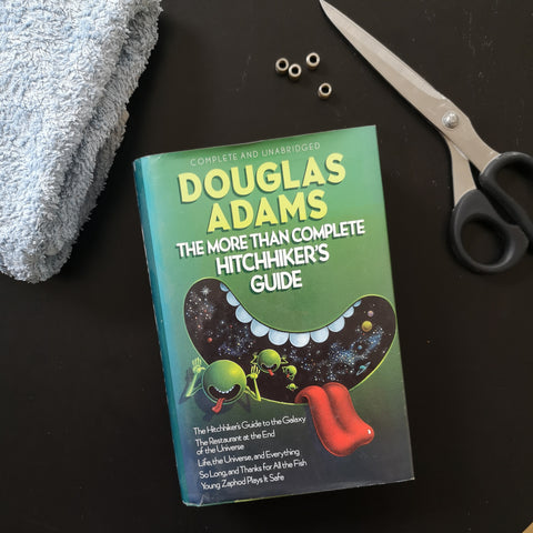Buch von Dougls Adams - The Hitchhikers Guide