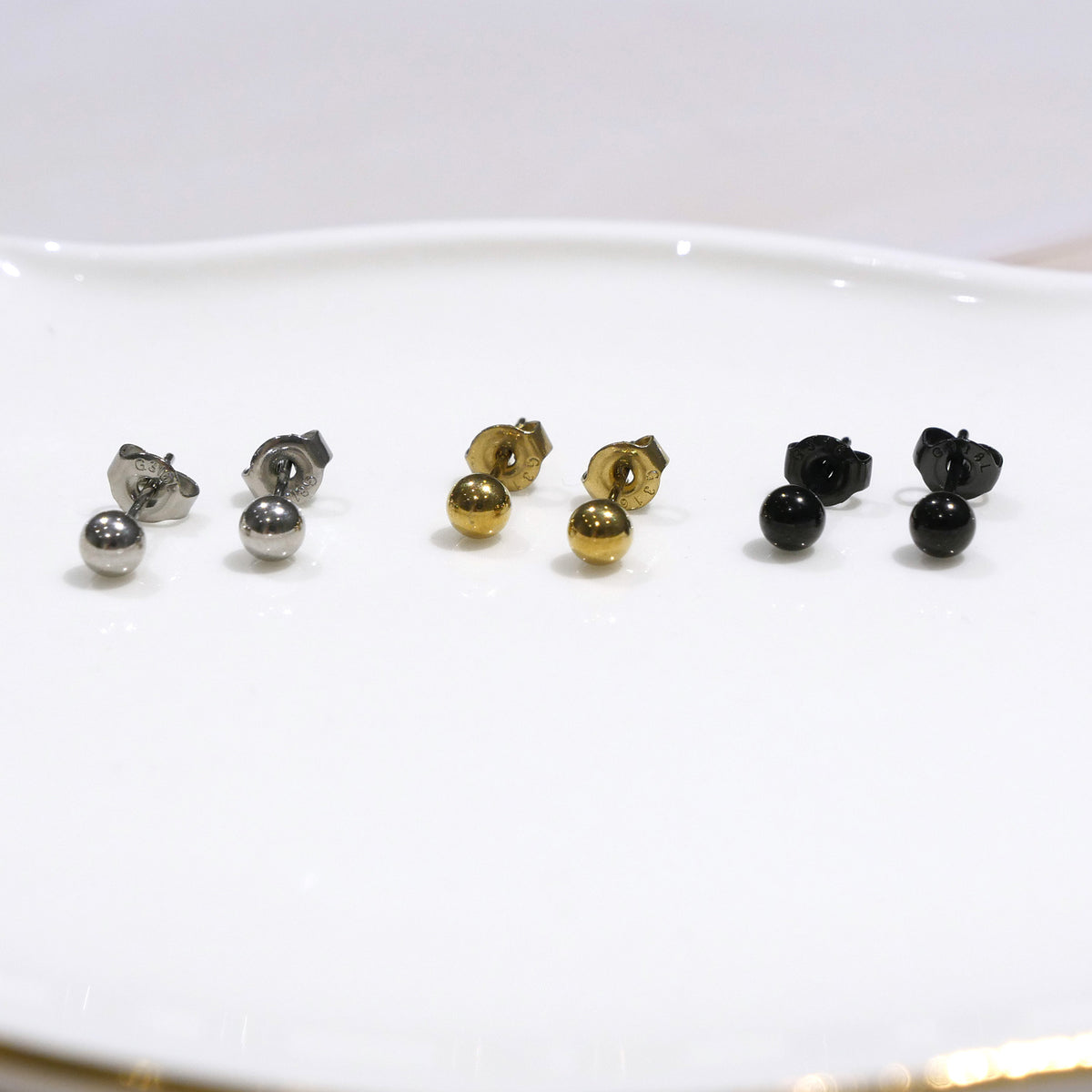 アレルギー対応！ステンレス製　シャカ玉ボールピアス　4mm