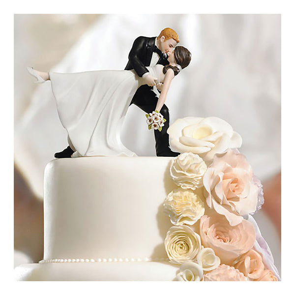 A romantic dip cake topper