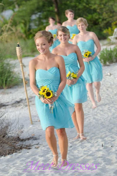 Bridemaids in aqua on the beach