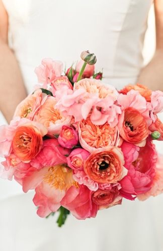 Bridal bouquet in peach, pink and orange