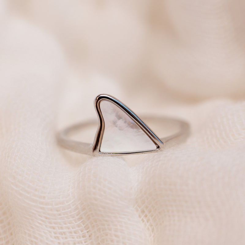 Mother of Pearl Shark Fin Ring 4