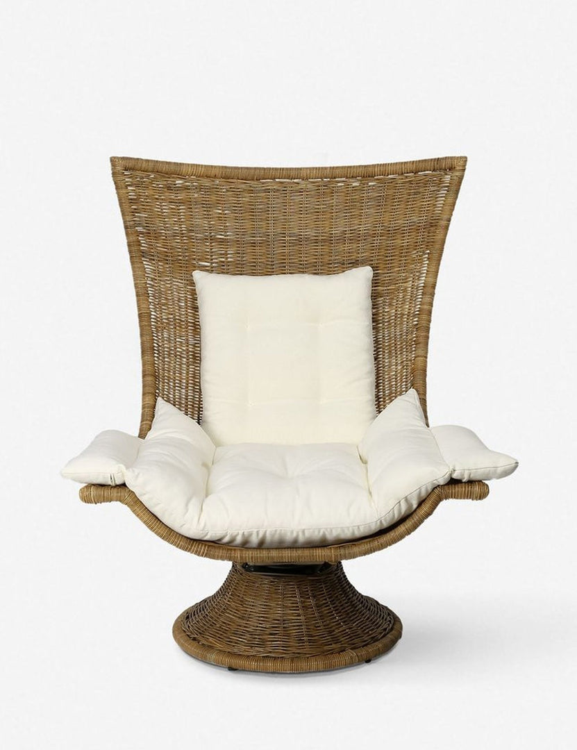 Akila curvy rattan swivel chair