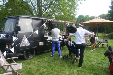 Genevieve the Jim and Tonic van serving drinks at corporate golf day