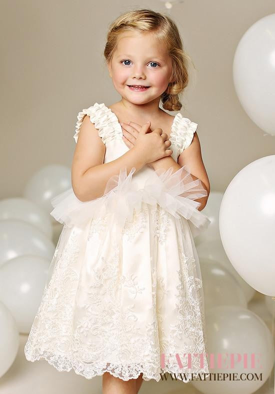 21 Lace and Vintage Flower Girls Dresses Ideas for a Country