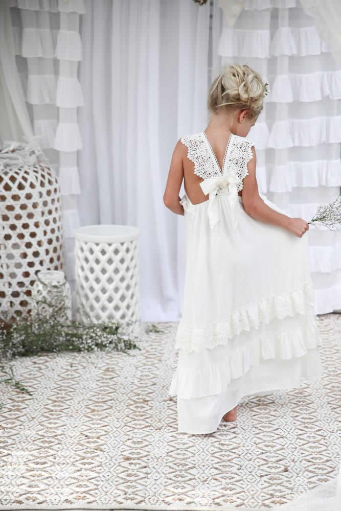 6 Amazing ivory flower girl dresses for a summer wedding