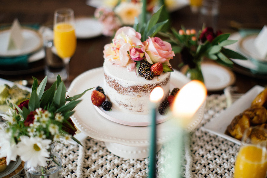 one layer cake with real flower | Boho Styled Shoot