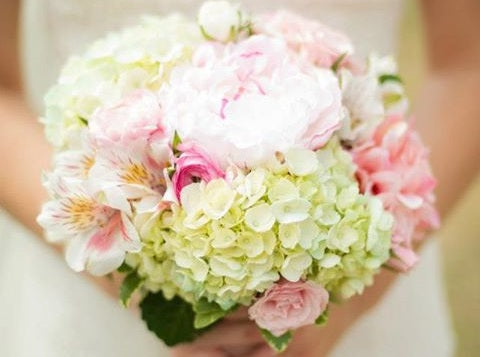Flowers for Wedding Bouquets: What to Do When They're Out of Season