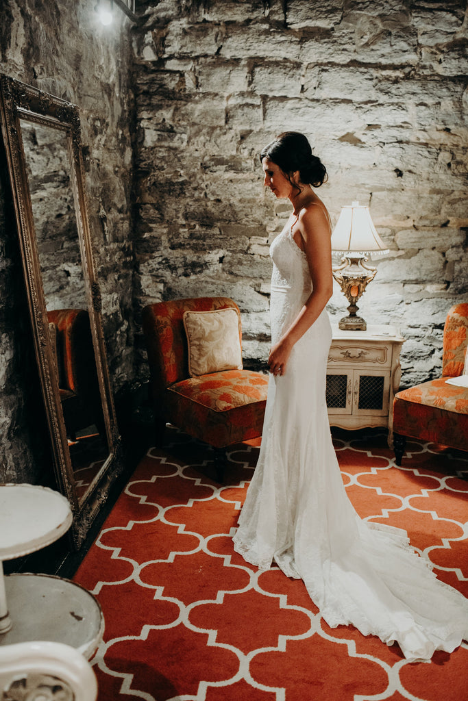  Bride Getting ready in Bridal Suite| Danielle and Steve's Wedding | Kennedy Blue