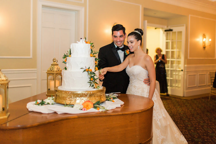 Cutting the cake at reception | Alexis and Michaels Wedding | Featured on Destination Wedding Details | Real Wedding blog