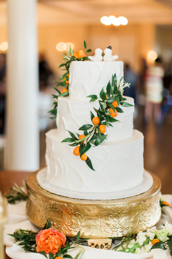 Wedding Cake | Alexis and Michaels Wedding | Featured on Destination Wedding Details | Real Wedding blog
