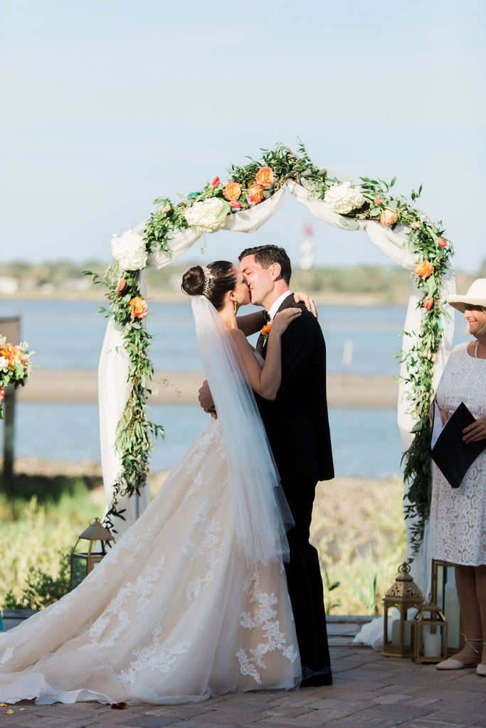 First kiss | Alexis and Michaels Wedding | Featured on Destination Wedding Details | Real Wedding blog