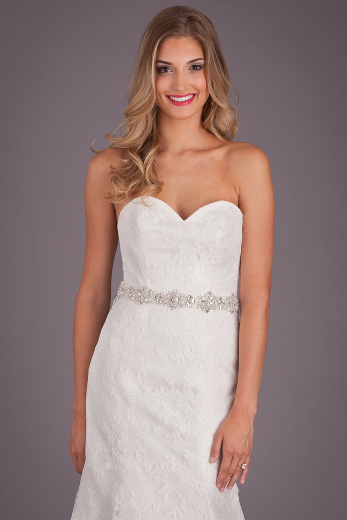 A fitted lace bridal gown that could flatter any figure! | Featured Style: A Lace Fit and Flare Wedding Dress