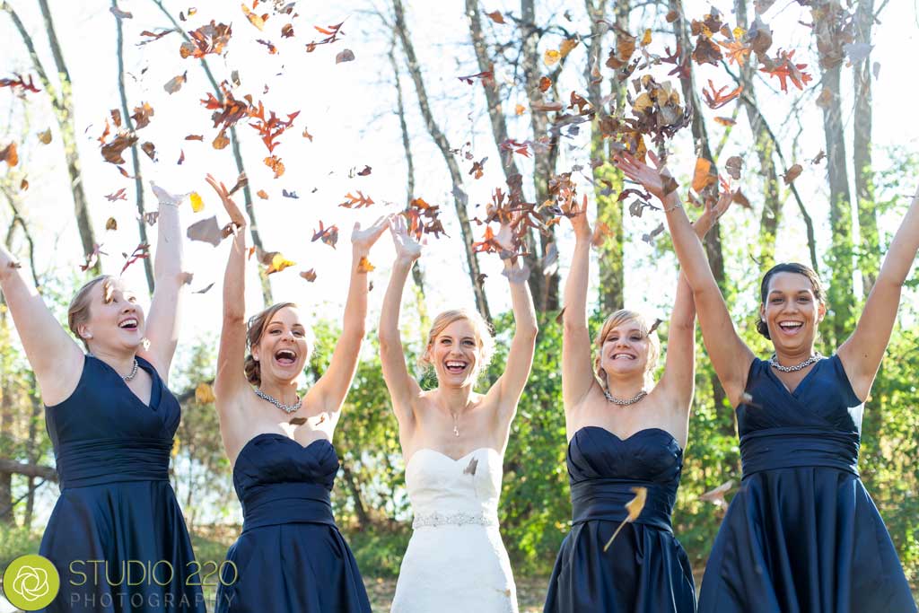 Must-Have Wedding Photos To Take With Your 'Maids