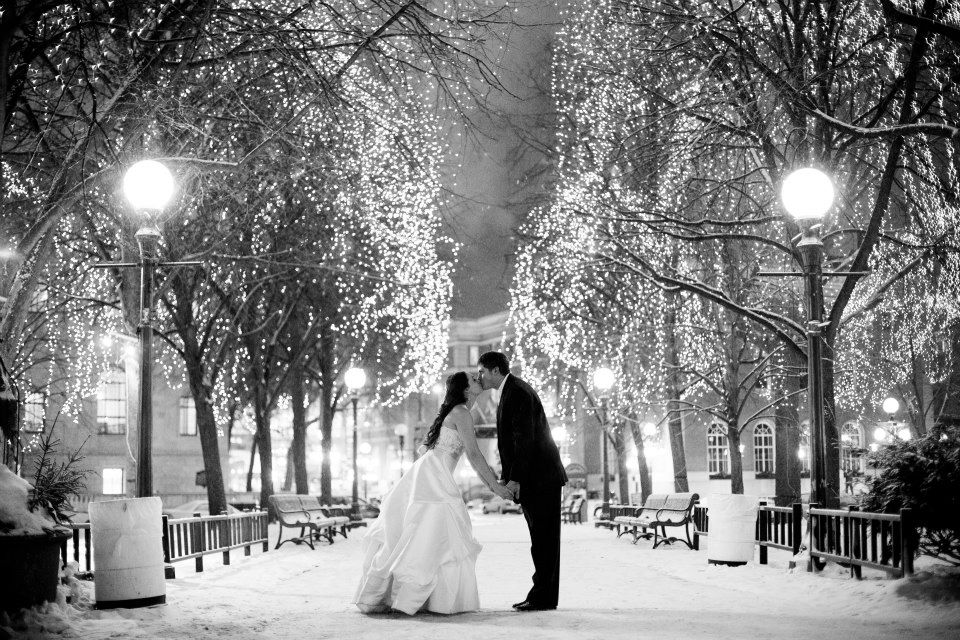 Capture the snowy scenery for the perfect winter wedding photographs!