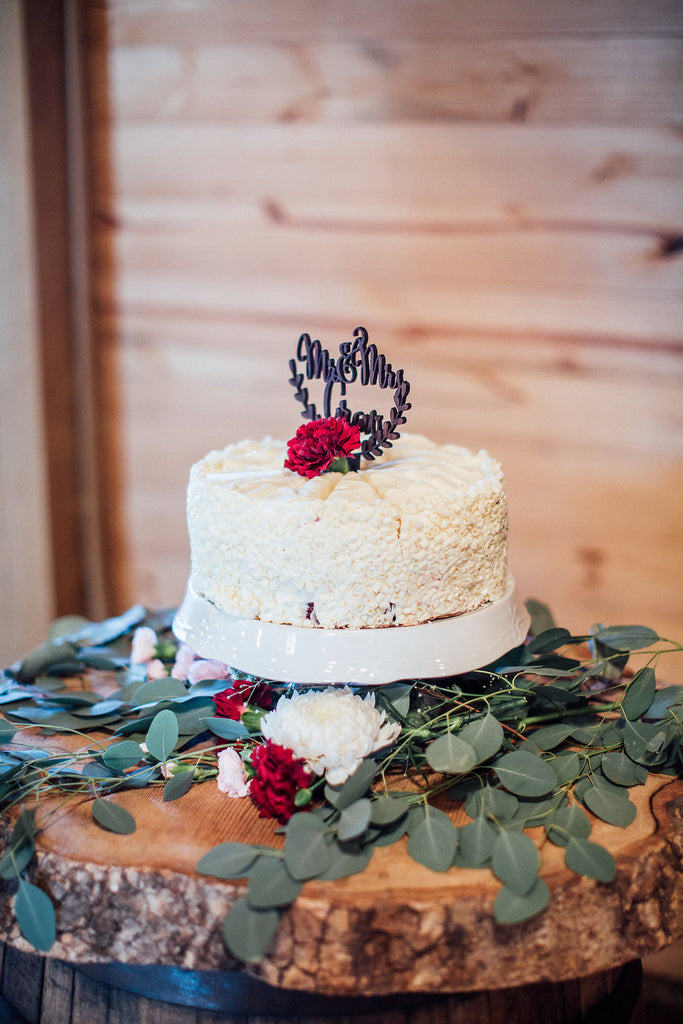 One-Layer-Wedding-Cake-Emily-Caleb-Featured-BrideStory-Real-Wedding