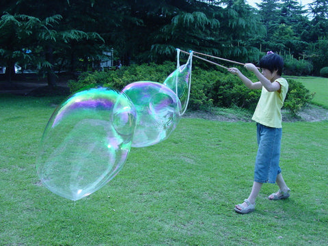 Extreme Bubbles Inc. makes bubble toys, big bubble wands, giant bubble kits and bubble solution that work better than homemade giant bubble recipes and do it yourself bubble wands