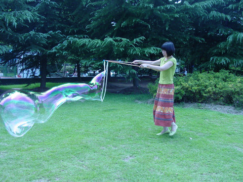 http://www.extremebubbles.com/collections/all/products/starter-bubble-wand