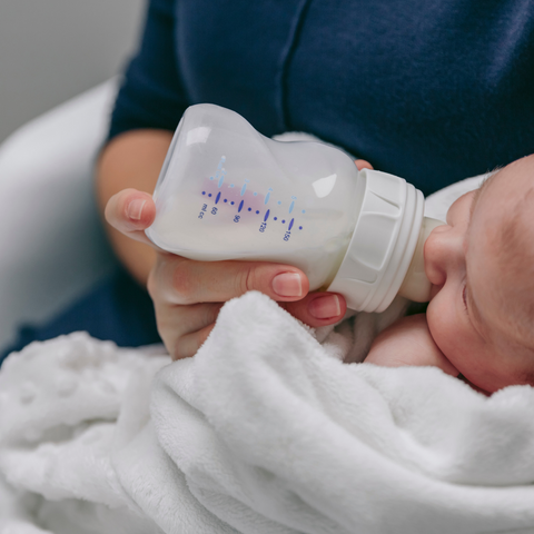 Cómo elegir el biberón y la tetina adecuados para el bebé