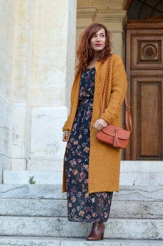 Cardigan au dessus de robe longue